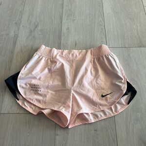 Nike Women' Run Division Tempo Luxe Pale Peach/Black Running Shorts-Sz S